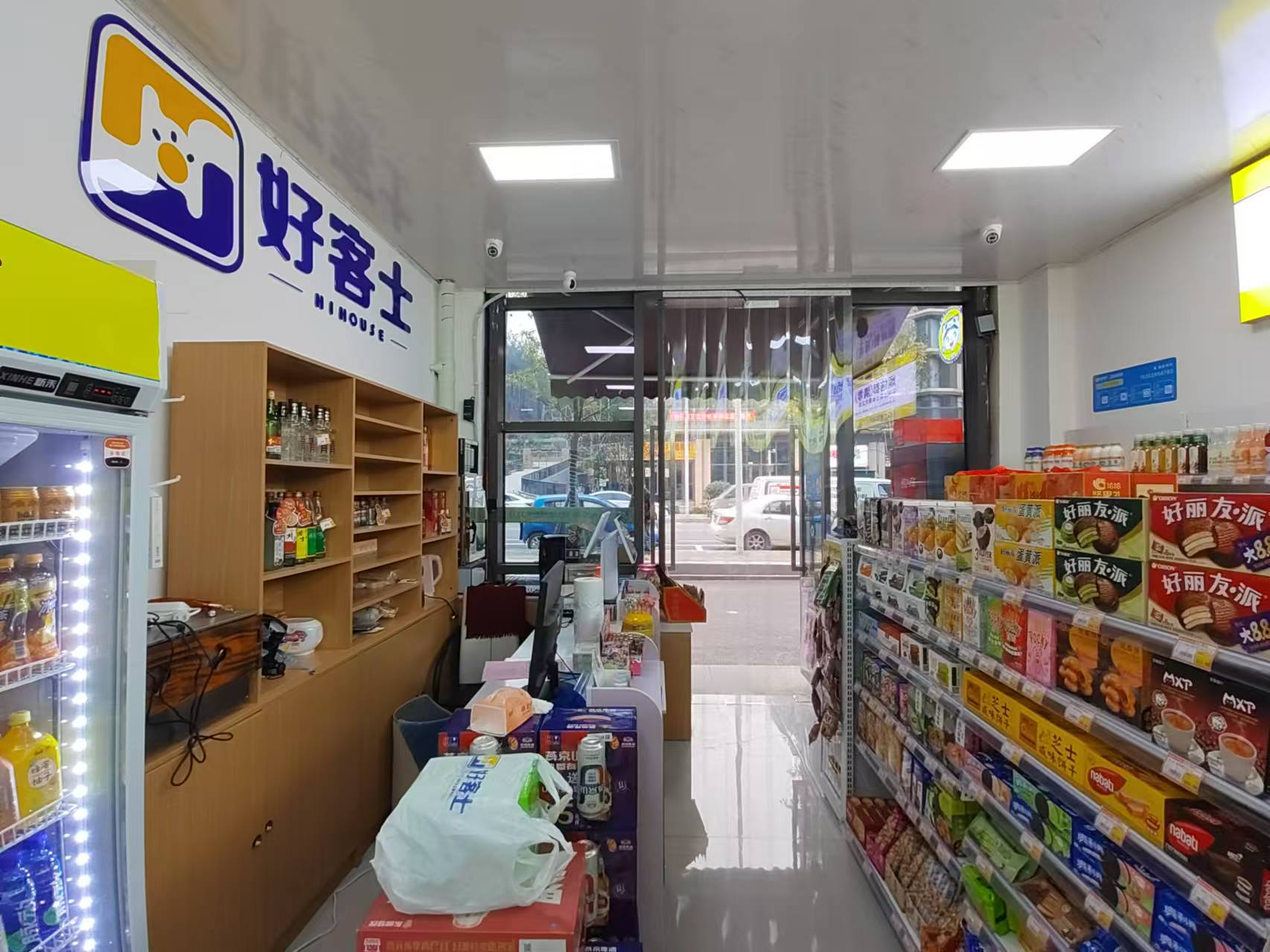 白云区43平品牌便利店转让免租期六个月